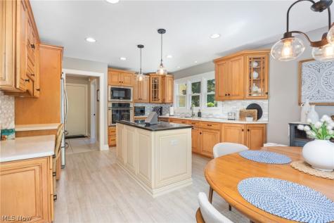 614 Red Rock Drive Wadsworth OH 44281