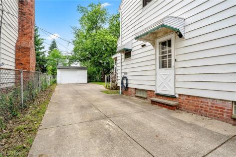13417 Thraves Avenue Garfield Heights OH 44125