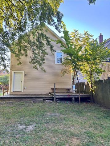 1062 Big Falls Avenue Akron OH 44310