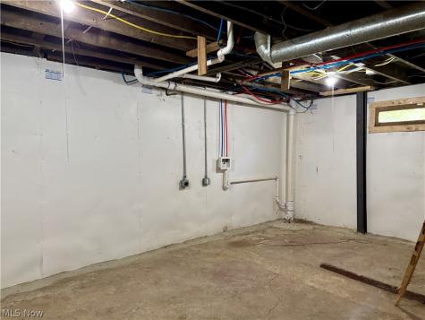 1062 Big Falls Avenue Akron OH 44310