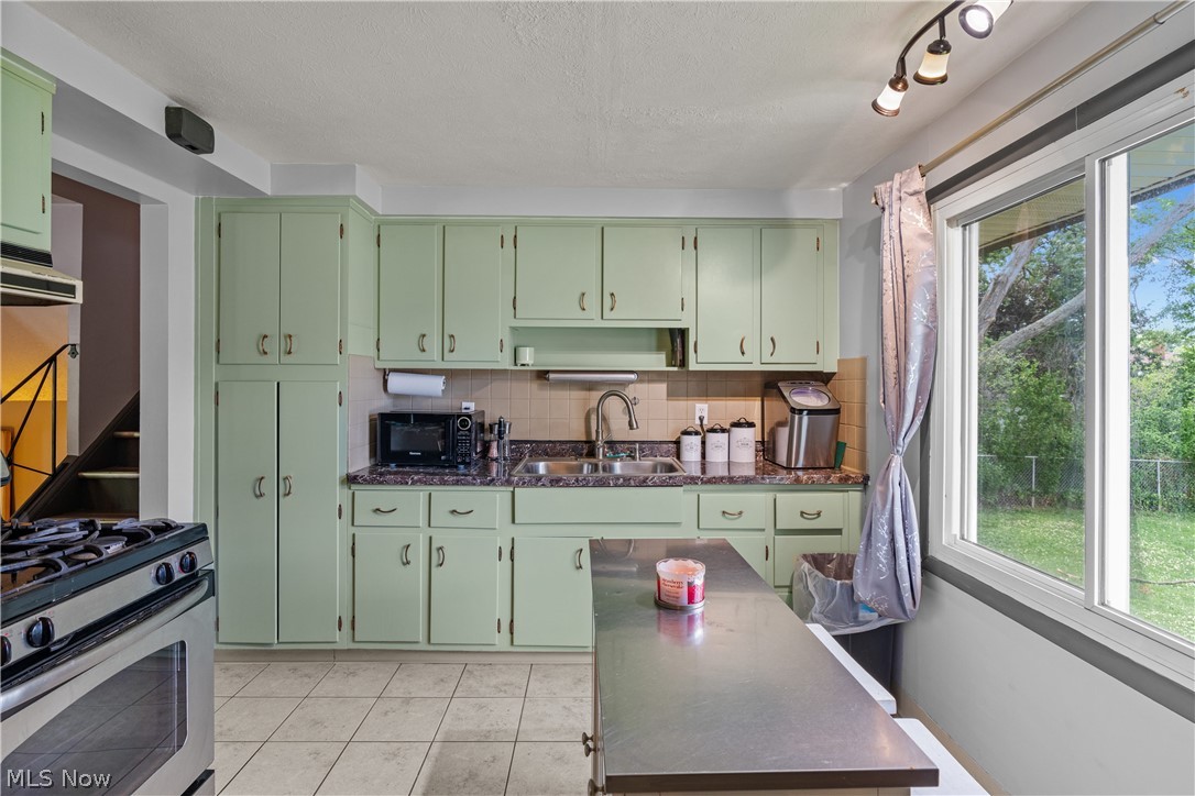 13548 Holland Road Brook Park OH 44142
