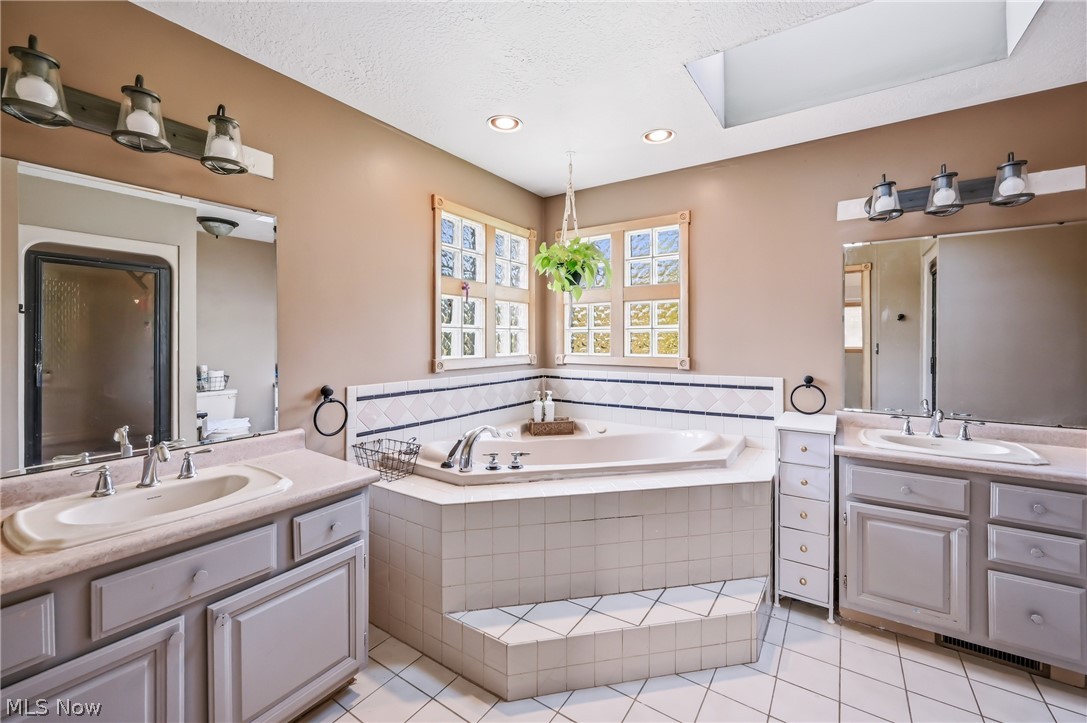 5758 Logan Arms Drive Girard OH 44420