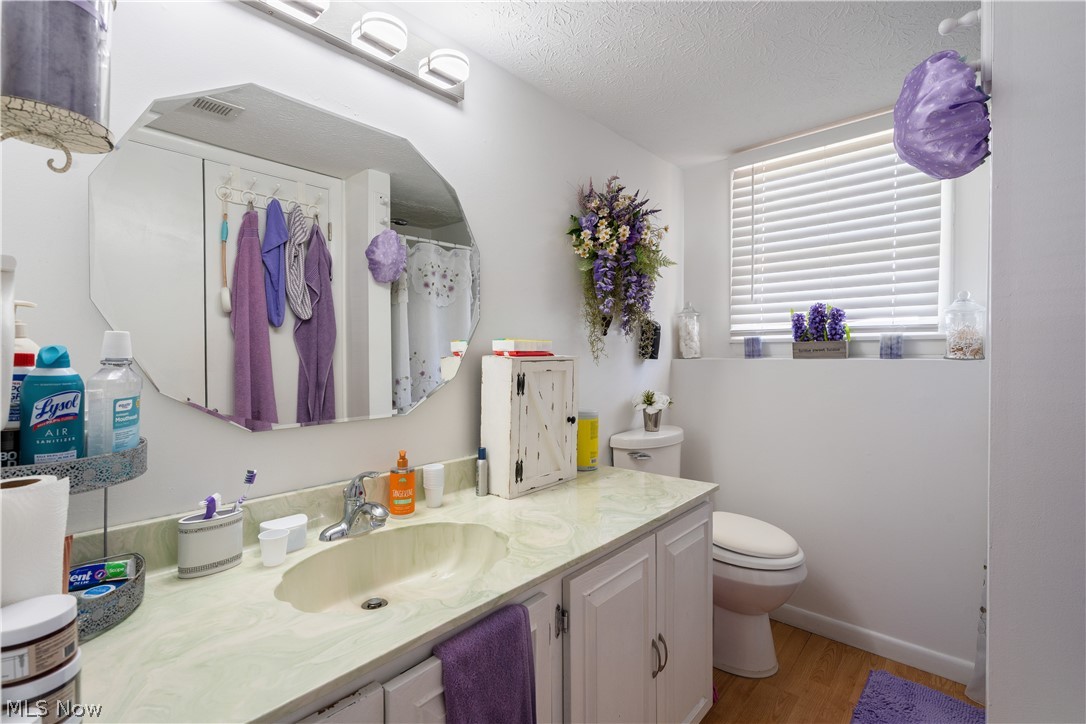 457 S Colonial Drive Cortland OH 44410