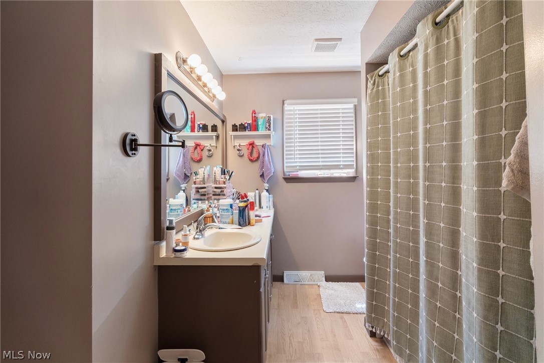 457 S Colonial Drive Cortland OH 44410