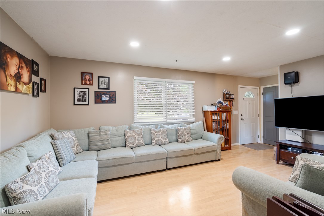 457 S Colonial Drive Cortland OH 44410