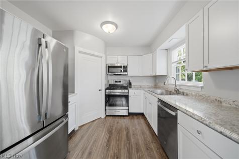 158 35th Street NE Canton OH 44714