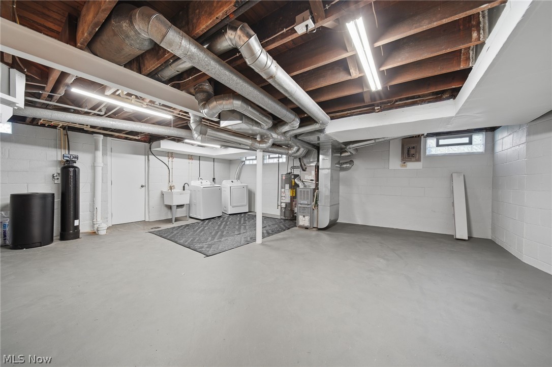 158 35th Street NE Canton OH 44714