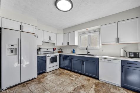 554 Hastings Court Akron OH 44319