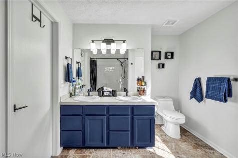 554 Hastings Court Akron OH 44319