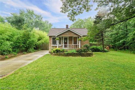 21073 Morris Drive Strongsville OH 44149