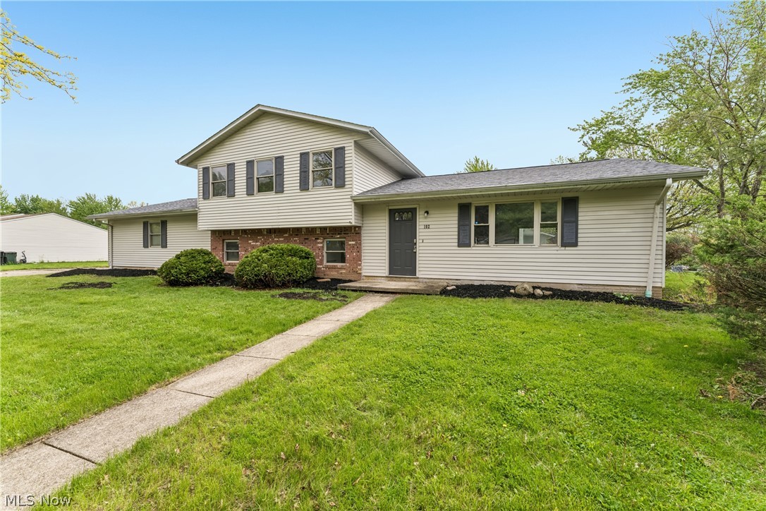 102 California Avenue Elyria OH 44035