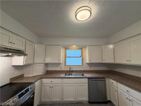 102 California Avenue Elyria OH 44035