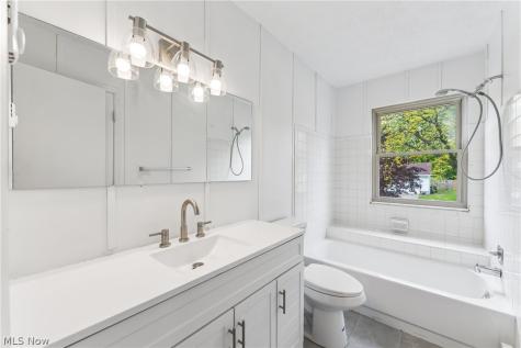 102 California Avenue Elyria OH 44035