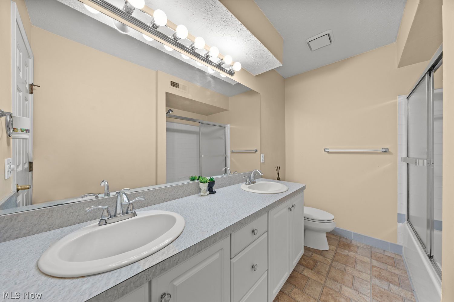 33589 Hanover Woods Trail Solon OH 44139