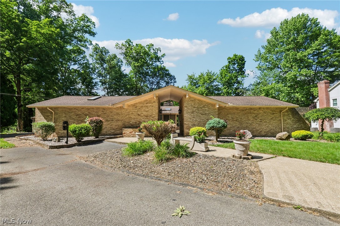 2141 Arms Drive Girard OH 44420
