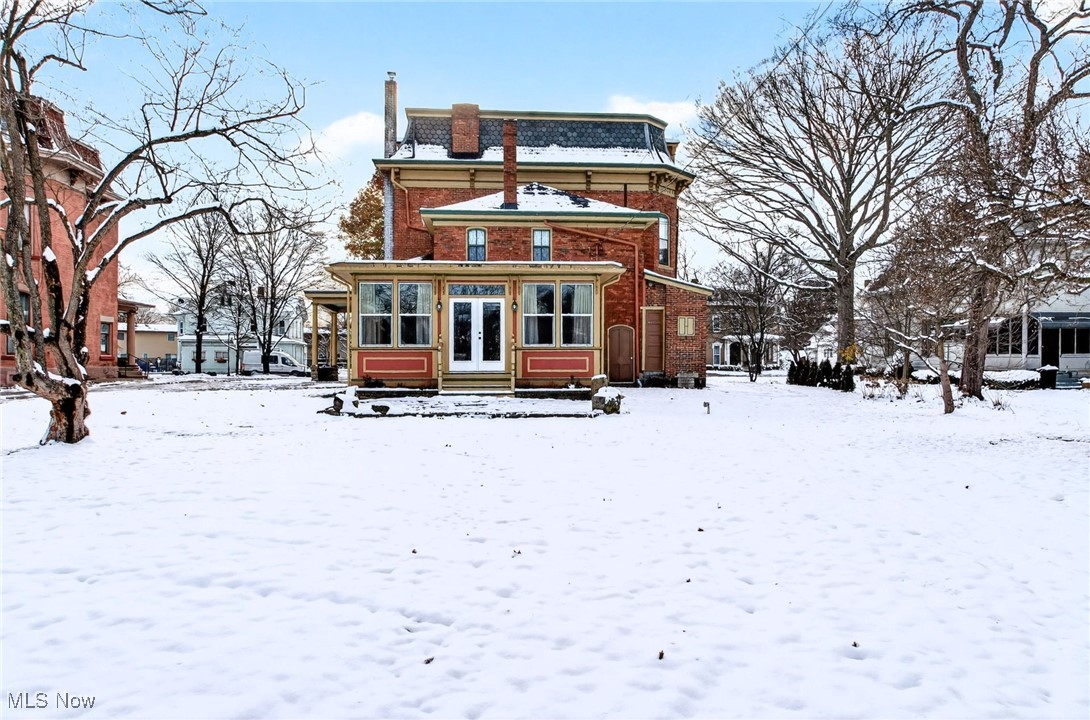 459 E High Avenue New Philadelphia OH 44663