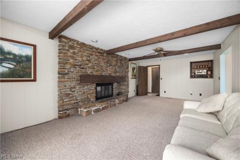8636 Scarlet Oak Lane Parma OH 44130