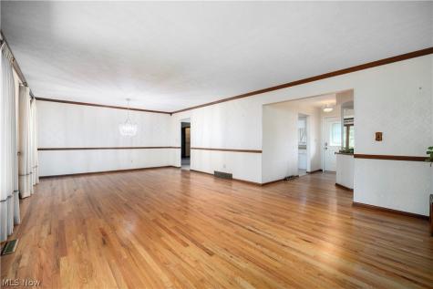 8636 Scarlet Oak Lane Parma OH 44130