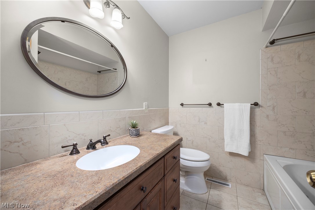 8636 Scarlet Oak Lane Parma OH 44130
