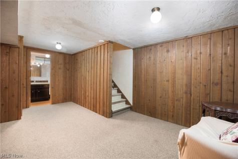 8636 Scarlet Oak Lane Parma OH 44130