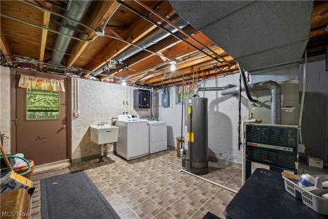 8636 Scarlet Oak Lane Parma OH 44130