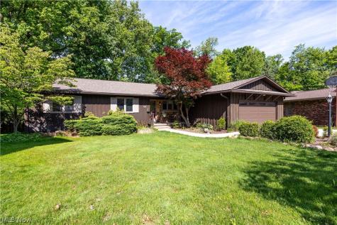 8636 Scarlet Oak Lane Parma OH 44130