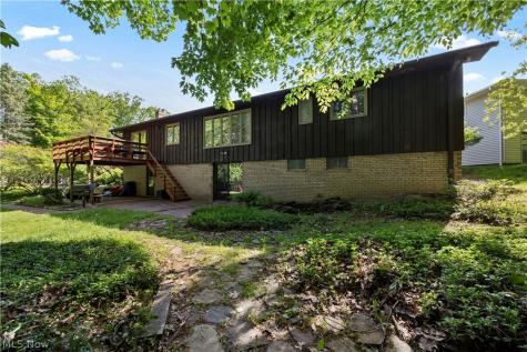 8636 Scarlet Oak Lane Parma OH 44130