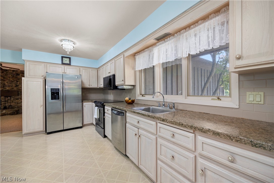 8636 Scarlet Oak Lane Parma OH 44130