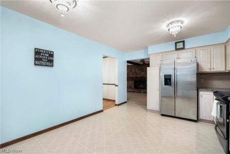 8636 Scarlet Oak Lane Parma OH 44130
