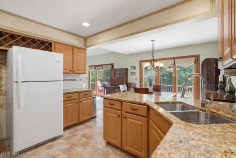 868 Carriage Park Oval Westlake OH 44145