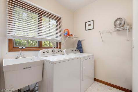 868 Carriage Park Oval Westlake OH 44145