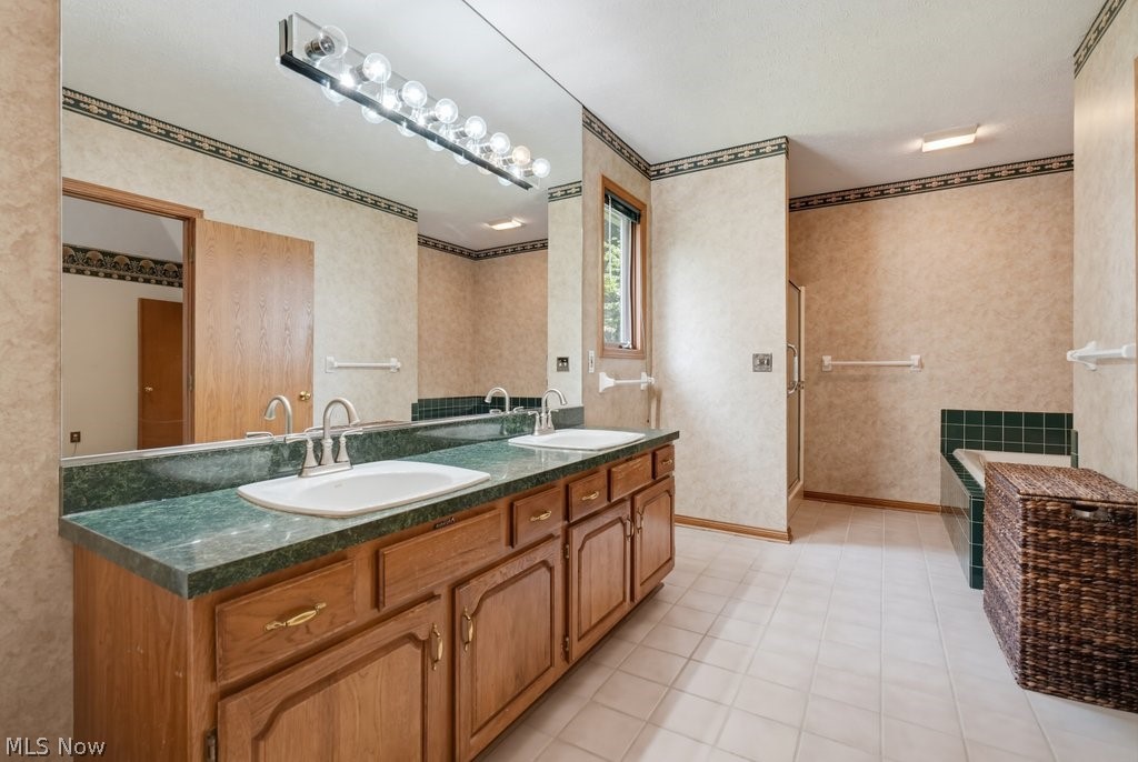 868 Carriage Park Oval Westlake OH 44145