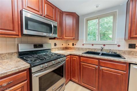 4143 Brendan Lane North Olmsted OH 44070