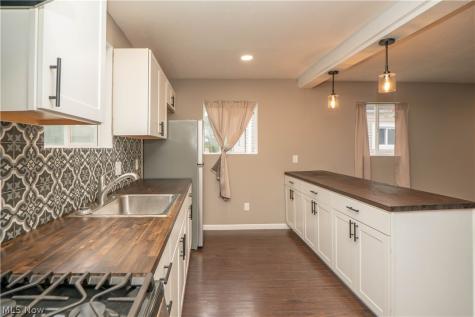 318 Elmport Avenue NE Canton OH 44704