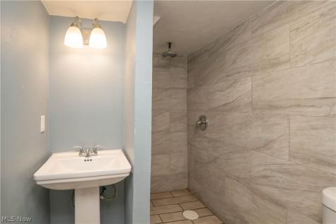 318 Elmport Avenue NE Canton OH 44704