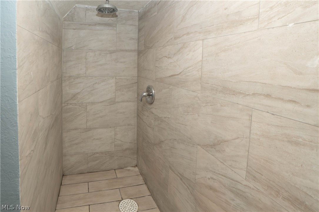 318 Elmport Avenue NE Canton OH 44704