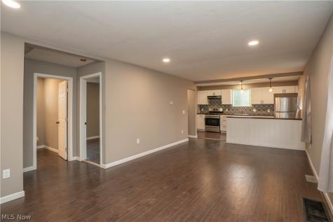 318 Elmport Avenue NE Canton OH 44704