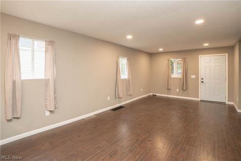 318 Elmport Avenue NE Canton OH 44704