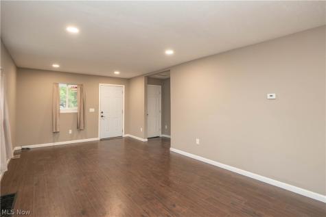 318 Elmport Avenue NE Canton OH 44704