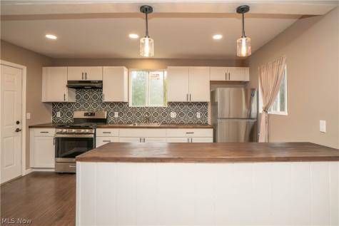 318 Elmport Avenue NE Canton OH 44704