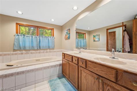 3965 Laurel Glenn Drive Broadview Heights OH 44147