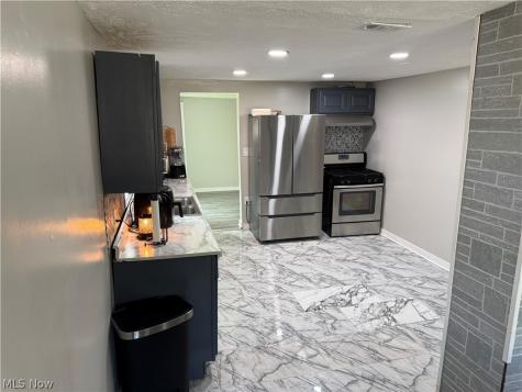 5384 Rolling Avenue Lorain OH 44055