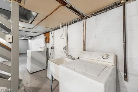 192 1st Street NE Barberton OH 44203