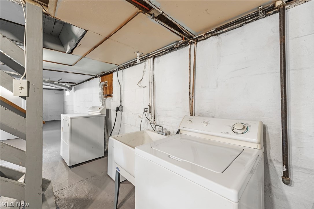 192 1st Street NE Barberton OH 44203