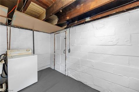 192 1st Street NE Barberton OH 44203
