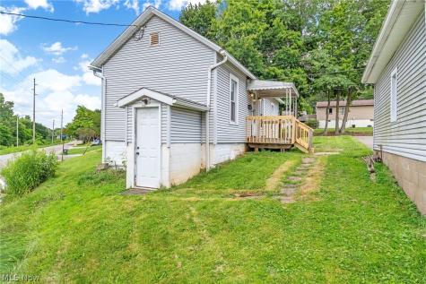 192 1st Street NE Barberton OH 44203