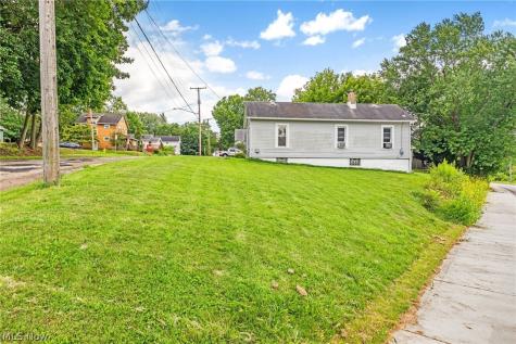 192 1st Street NE Barberton OH 44203
