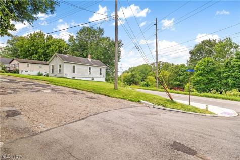192 1st Street NE Barberton OH 44203