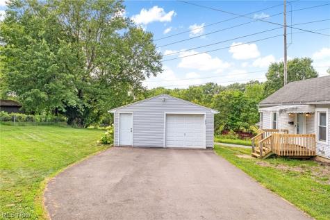 192 1st Street NE Barberton OH 44203