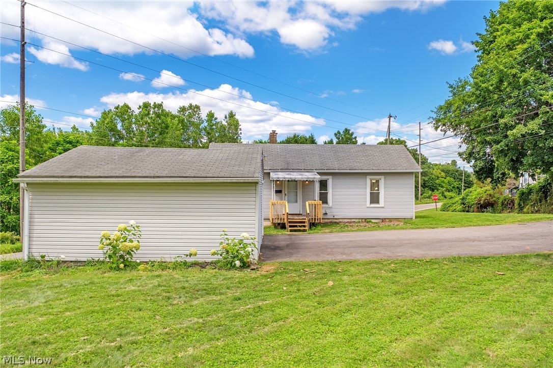 192 1st Street NE Barberton OH 44203
